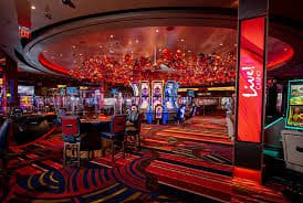 Perlindungan hak pengguna data pribadi melalui kebijakan privasi betingslot